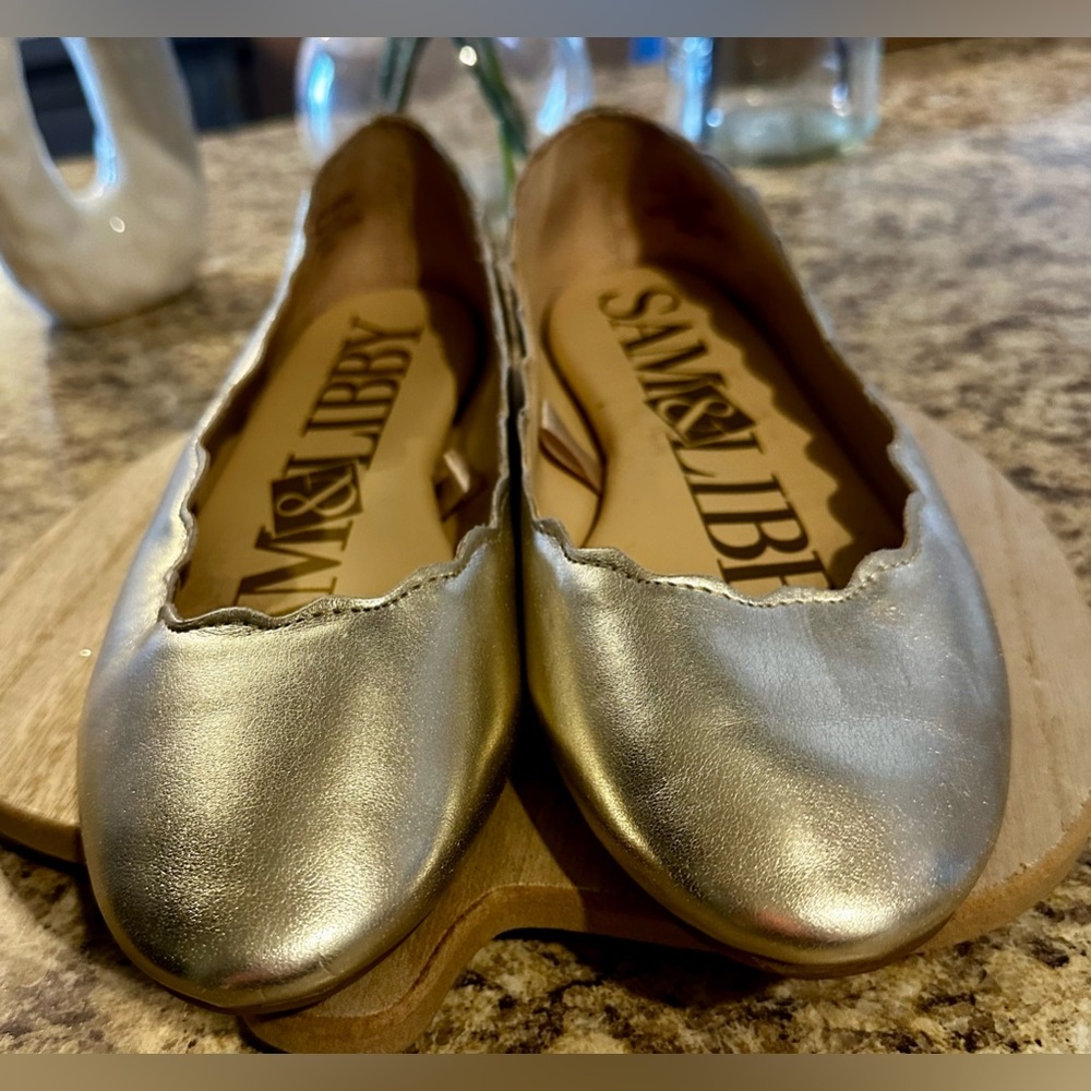 ***SOLD***Sam & Libby Sz 7 Gold Ballet Flats Cinderella Girlhoodcore Metalli - Picture 2 of 10